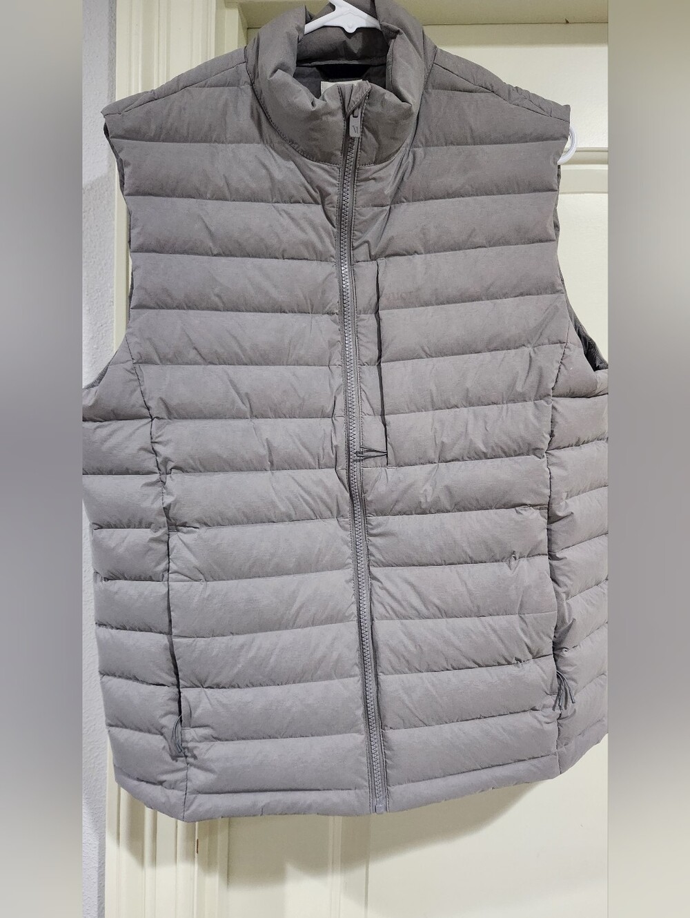 Like New Mens Vuori Steadfast Insulated Vest, Gray, Medium